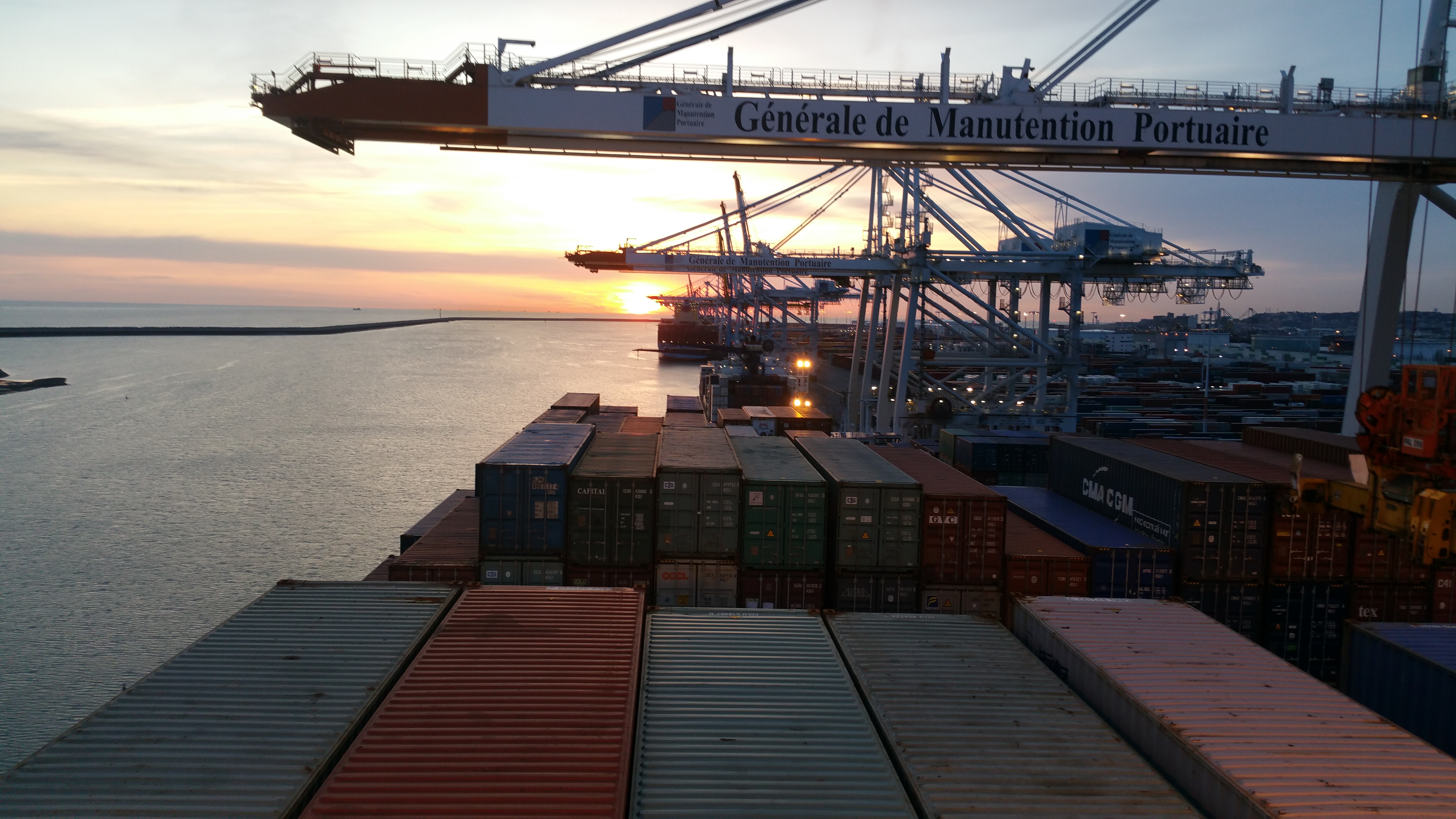 Sonnenuntergang im Hafen von Le Havre